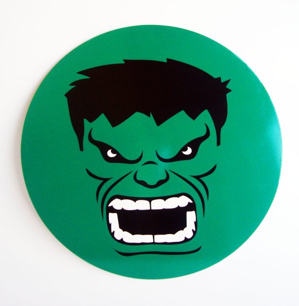 Халк на белом фоне