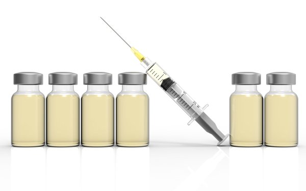Вакцина на белом фоне