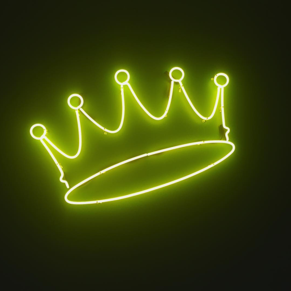 Неоновая корона на черном фоне