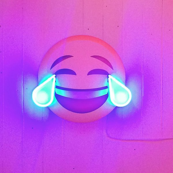 Неоновые рожицы
