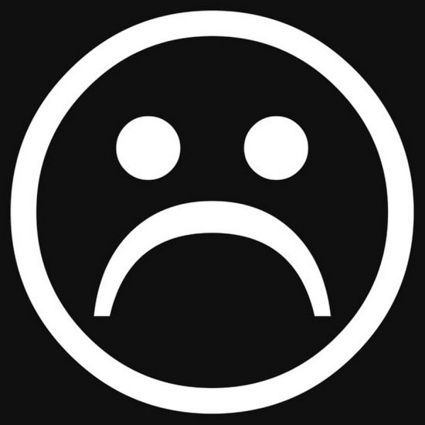 Грустный смайлик на черном фоне