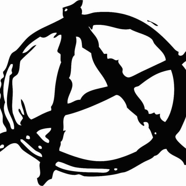 Знак анархии на белом фоне