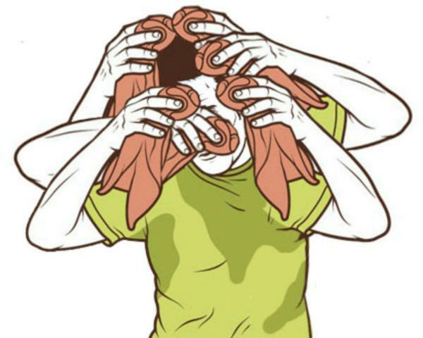 Мужик вытирает пот