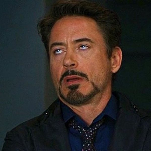 Смайлик с приподнятой бровью