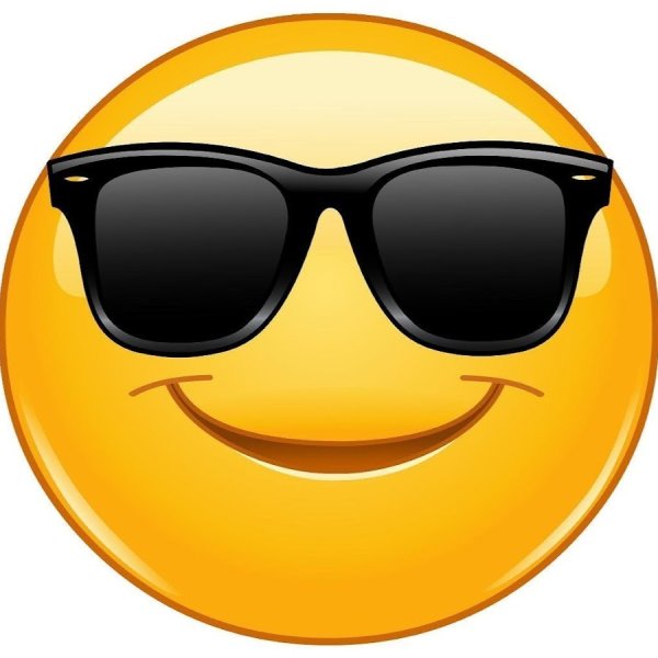 Смайлик в очках черных с улыбкой