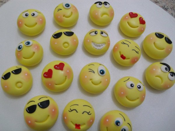 Смайлики из пластилина