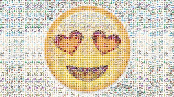 Рисунок из смайликов сердечек