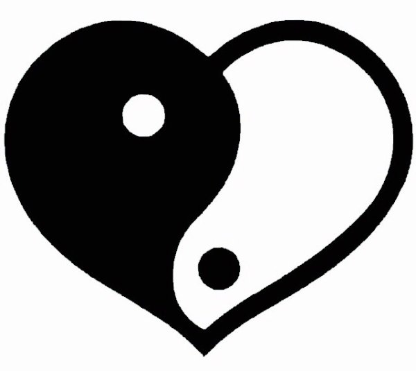 Тату сердечко на белом фоне