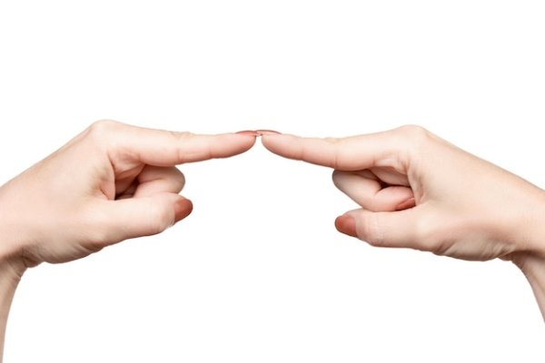 Указательные пальцы двух рук