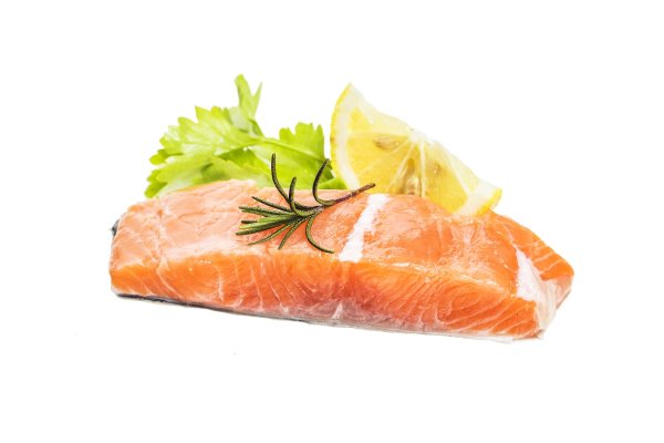 Филе лосося на белом фоне
