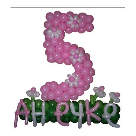 С пятью месяцами девочке