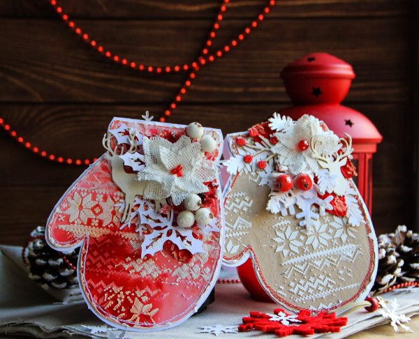 Новогодняя открытка варежка