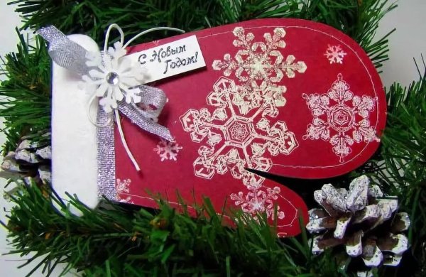 Новогодняя рукавичка из картона