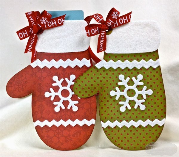 Garland made out of mittens