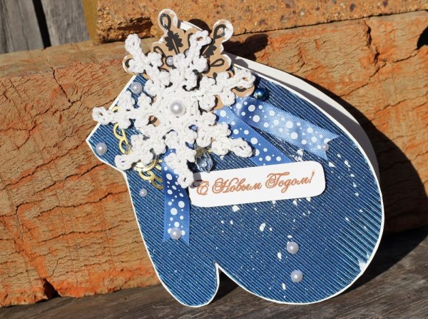 Новогодняя открытка в виде варежки