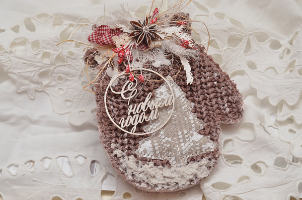 Новогодняя открытка варежка