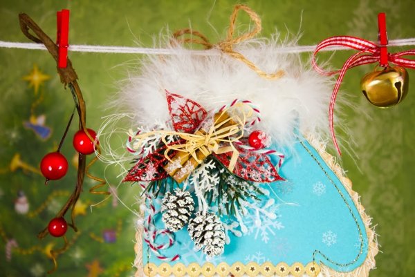 Новогодняя открытка в виде варежки