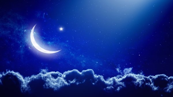 Месяц на небе