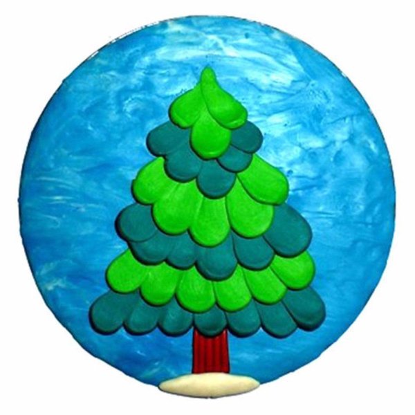 Елка из пластилина на картоне