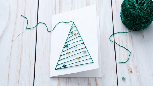 Новогодняя открытка с нитками