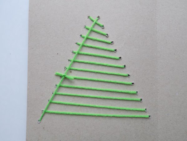 Новогодняя елка в технике изонить