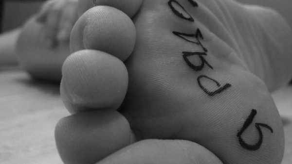 Намекнула помада на бокале