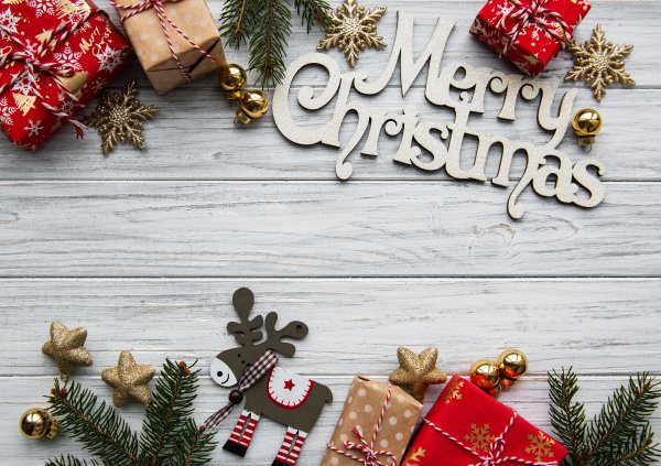 С Рождеством открытка на деревянном фоне