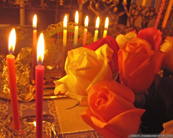 Свеча памяти и цветы