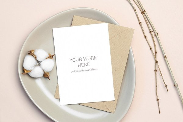 Конверт с открыткой мокап