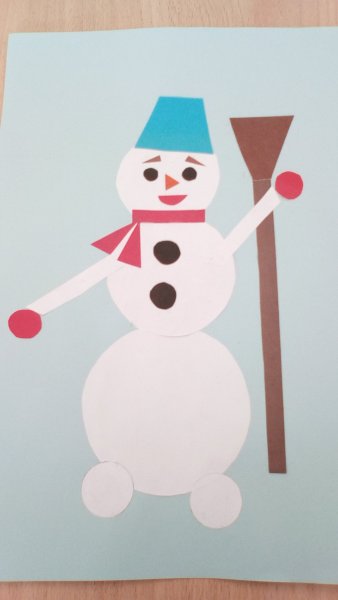 Новогодняя аппликация из геометрических фигур