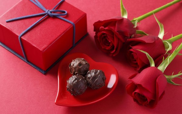 Шоколадные конфеты и цветы