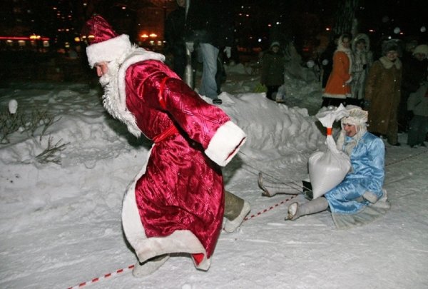 Пьяный дед Мороз и Снегурочка