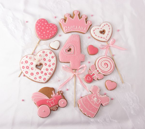 С 4 месяцами девочке