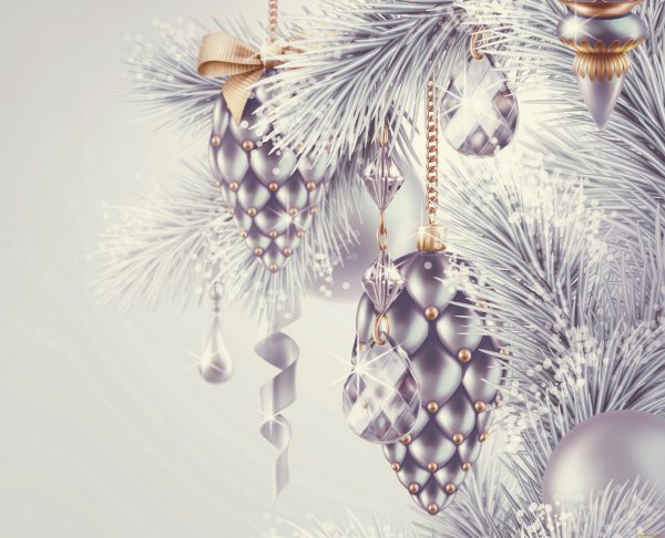 Красивая елочная ветка с игрушками