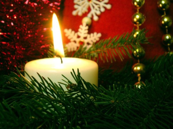 Рождественская елка со свечами