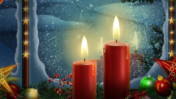 Свечи на новогоднем столе