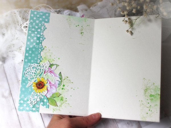 Внутри открытки украсить