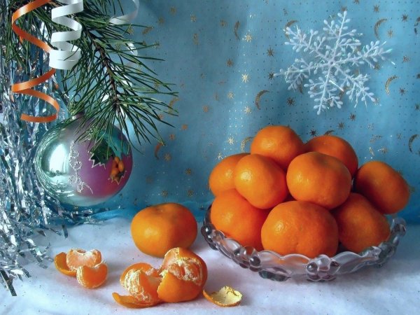 Мандарины и елка