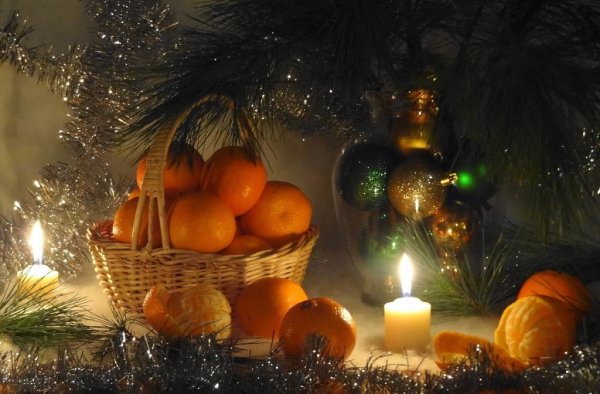 Шампанское и мандарины новогоднее