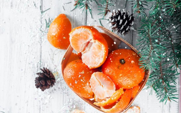 Новогодний стол шампанское мандарины