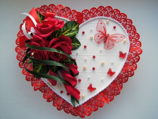 Сердце в ладошках поделка