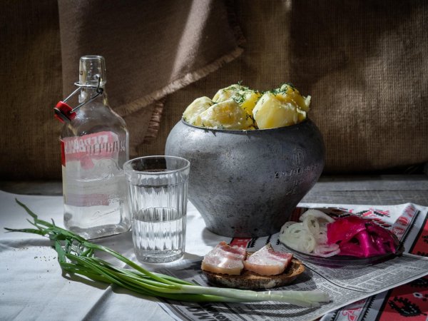 Натюрморт с самогоном