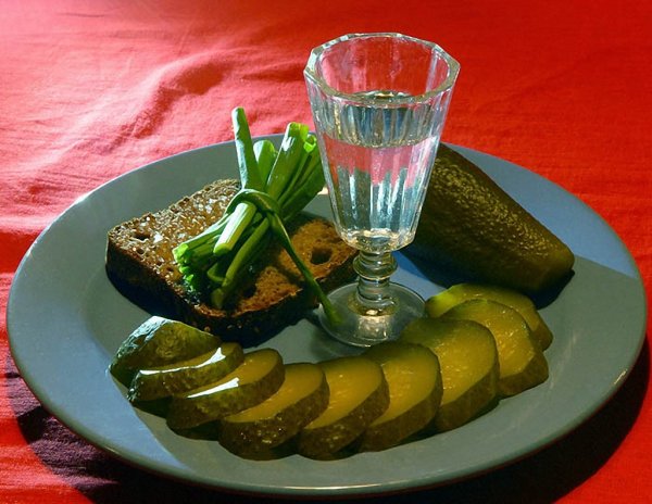 Натюрморт с водкой и селедкой