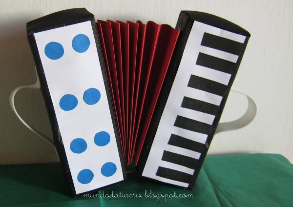 Открытка с елочкой гармошкой