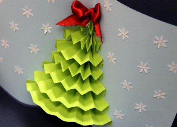 Объемная елка на бумаге