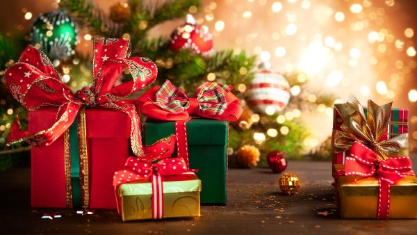 Подарки под ёлкой
