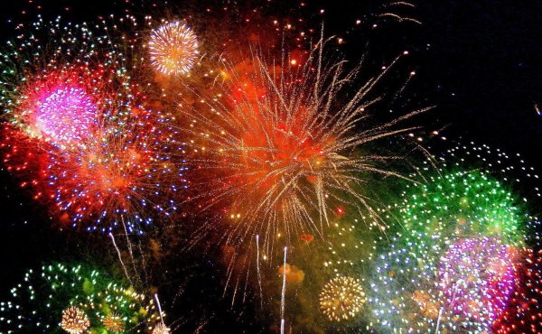 Салют "с днем рождения"