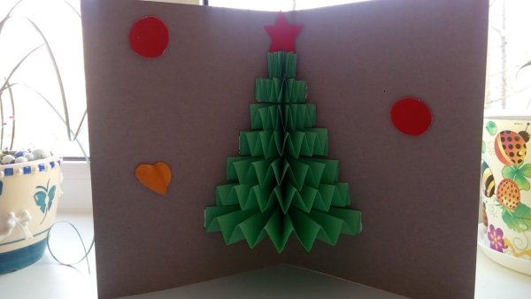 Елка внутри открытки