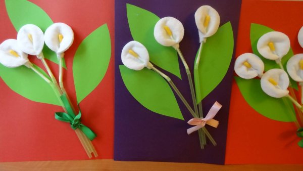 Аппликация из розочек из ватных дисков