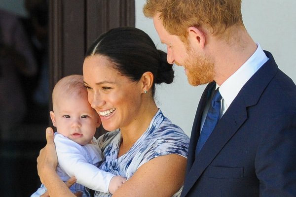 Рождественская открытка королевской семьи Великобритании 2020